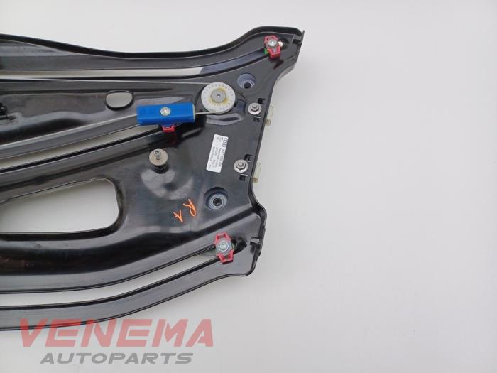 Fönstermekanism, 2-dörrars, höger bak från en Audi A5 Cabrio (F57/F5E) 3.0 TDI V6 24V Quattro 2017