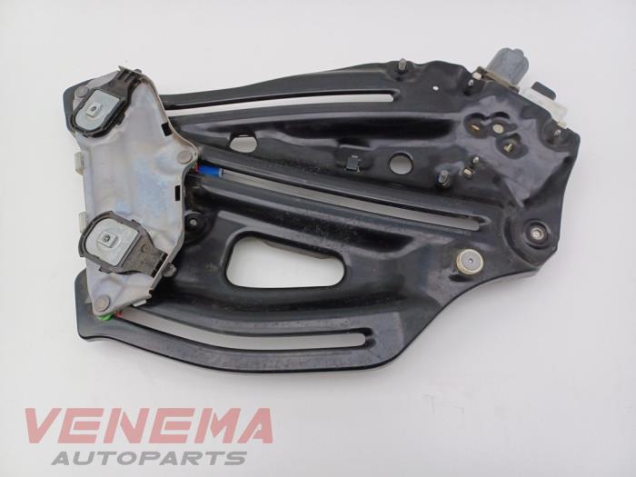 Fönstermekanism, 2-dörrars, höger bak från en Audi A5 Cabrio (F57/F5E) 3.0 TDI V6 24V Quattro 2017