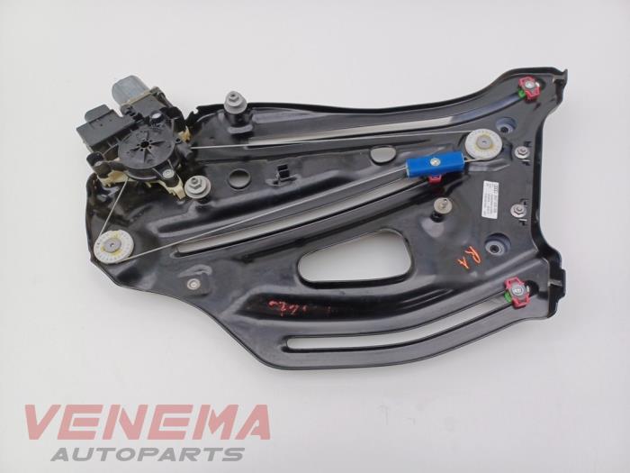 Fönstermekanism, 2-dörrars, höger bak från en Audi A5 Cabrio (F57/F5E) 3.0 TDI V6 24V Quattro 2017