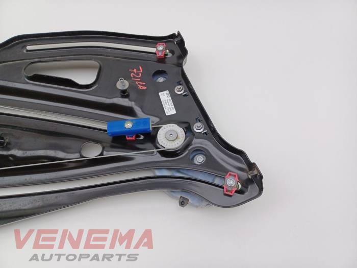 Fönstermekanism, 2-dörrars, vänster bak från en Audi A5 Cabrio (F57/F5E) 3.0 TDI V6 24V Quattro 2017