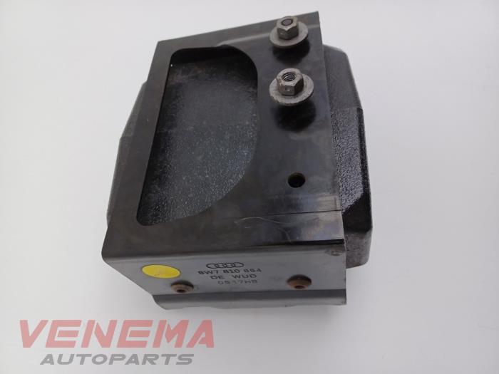 Vibrationsdämpare från en Audi A5 Cabrio (F57/F5E) 3.0 TDI V6 24V Quattro 2017