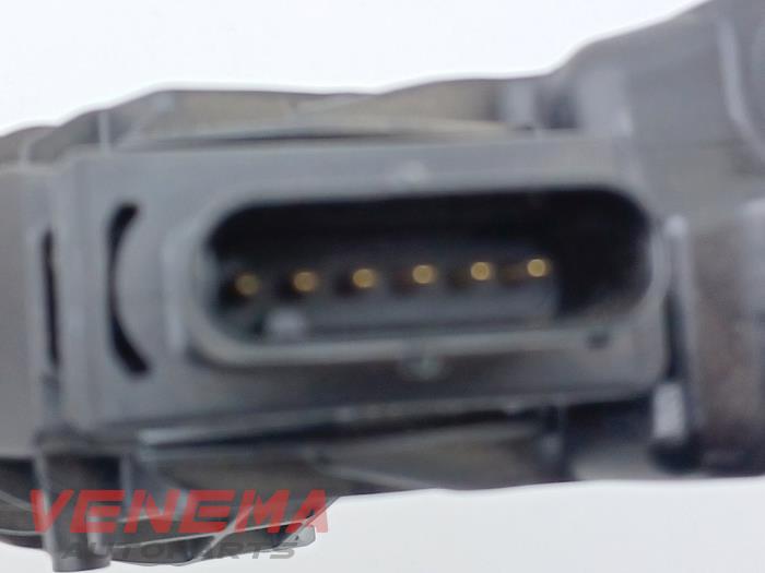 Gaspedal från en Audi A5 Cabrio (F57/F5E) 3.0 TDI V6 24V Quattro 2017