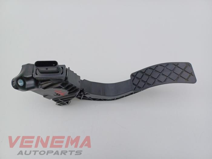 Gaspedal från en Audi A5 Cabrio (F57/F5E) 3.0 TDI V6 24V Quattro 2017