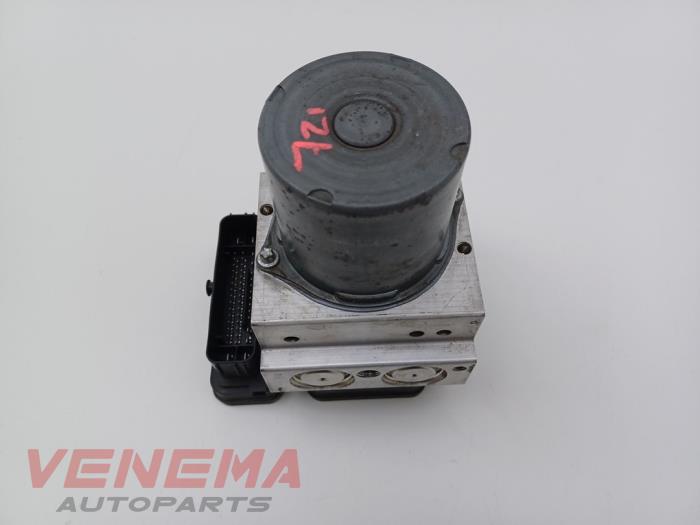 ABS-pump från en Audi A5 Cabrio (F57/F5E) 3.0 TDI V6 24V Quattro 2017