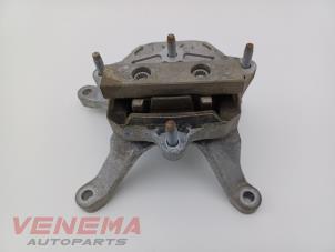 Begagnade Fäste, växellåda Audi A5 Cabrio (F57/F5E) 3.0 TDI V6 24V Quattro Pris € 34,99 Marginaltabell erbjuds av Venema Autoparts