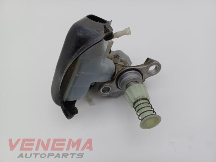 Huvudcylinder från en Audi A5 Cabrio (F57/F5E) 3.0 TDI V6 24V Quattro 2017