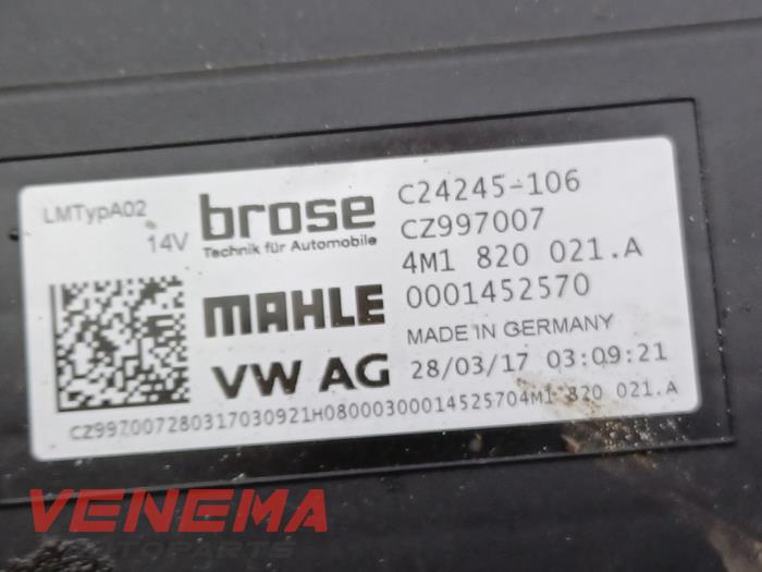 Fläktmotor för uppvärmning och ventilation från en Audi A5 Cabrio (F57/F5E) 3.0 TDI V6 24V Quattro 2017