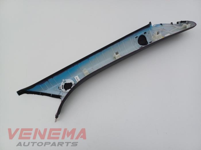 Liststripe, vänster fram från en Audi A5 Cabrio (F57/F5E) 3.0 TDI V6 24V Quattro 2017