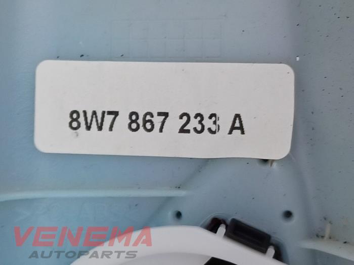 Liststripe, vänster fram från en Audi A5 Cabrio (F57/F5E) 3.0 TDI V6 24V Quattro 2017