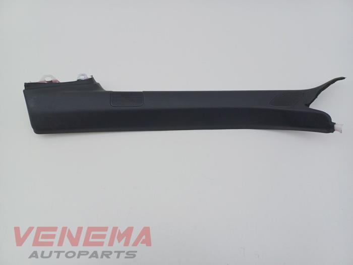 Liststripe, vänster fram från en Audi A5 Cabrio (F57/F5E) 3.0 TDI V6 24V Quattro 2017