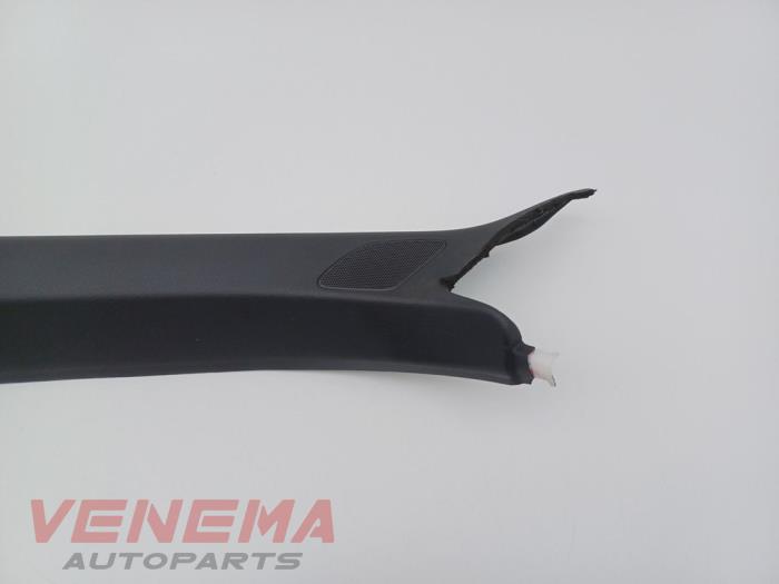 Liststripe, vänster fram från en Audi A5 Cabrio (F57/F5E) 3.0 TDI V6 24V Quattro 2017