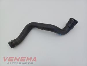 Begagnade Kylarslang Opel Astra K 1.0 Turbo 12V Pris € 14,99 Marginaltabell erbjuds av Venema Autoparts