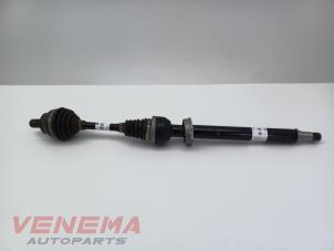 Begagnade Drivaxel, höger fram Mercedes GLA (H247) 1.3 200 Turbo 16V Pris € 399,99 Marginaltabell erbjuds av Venema Autoparts