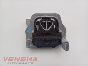 Begagnade Motorfäste Skoda Fabia III (NJ3) 1.0 TSI 12V Pris € 24,99 Marginaltabell erbjuds av Venema Autoparts