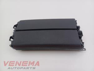 Używane Podlokietnik Mercedes GLA (H247) 1.3 200 Turbo 16V Cena € 69,99 Procedura marży oferowane przez Venema Autoparts