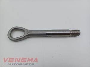 Gebruikte Sleepoog voor Mercedes GLA (H247) 1.3 200 Turbo 16V Prijs € 9,99 Margeregeling aangeboden door Venema Autoparts