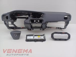 Używane Zestaw poduszek powietrznych + deska rozdzielcza Volvo V40 (MV) 2.0 T4 16V Cena € 999,99 Procedura marży oferowane przez Venema Autoparts