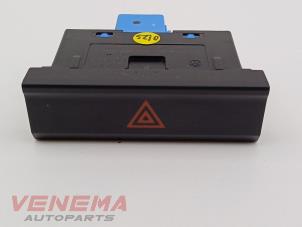 Begagnade Nödbelysningsbrytare Volkswagen T-Roc I 1.5 TSI 16V Pris € 9,99 Marginaltabell erbjuds av Venema Autoparts