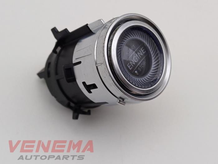 Start/stopp-brytare från en Mercedes-Benz C (W205) C-200d 1.6 Turbo 16V 2019