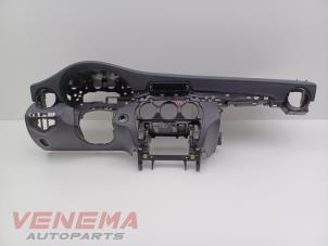 Begagnade Instrumentbräda Mercedes C (W205) C-200d 1.6 Turbo 16V Pris € 399,99 Marginaltabell erbjuds av Venema Autoparts
