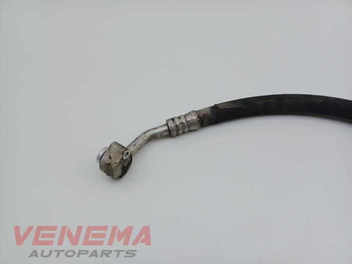 Luftkonditioneringsledning från en Audi A6 Avant (C6) 2.0 T FSI 16V 2009