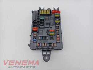 Używane Skrzynka bezpieczników BMW 3 serie Touring (F31) 316d 2.0 16V Cena € 19,99 Procedura marży oferowane przez Venema Autoparts