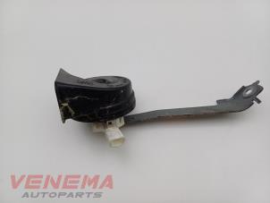 Gebruikte Claxon Opel Corsa F (UB/UH/UP) 1.2 12V 75 Prijs € 19,99 Margeregeling aangeboden door Venema Autoparts