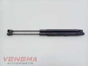 Gebruikte Gasdemper Motorkap Set Mercedes E (C238) E-300 2.0 Turbo 16V Prijs € 9,99 Margeregeling aangeboden door Venema Autoparts