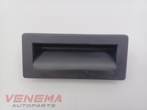 Begagnade Handtag, baklucka Audi A4 Avant (B9) 2.0 35 TFSI Mild Hybrid 16V Pris € 34,99 Marginaltabell erbjuds av Venema Autoparts