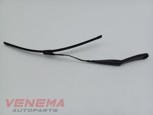 Gebruikte Ruitenwisserarm voor BMW X1 (F48) xDrive 20i 2.0 16V Twin Power Turbo Prijs € 14,99 Margeregeling aangeboden door Venema Autoparts