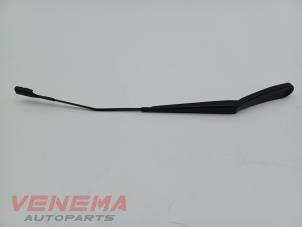 Gebruikte Ruitenwisserarm voor BMW X1 (F48) xDrive 20i 2.0 16V Twin Power Turbo Prijs € 14,99 Margeregeling aangeboden door Venema Autoparts