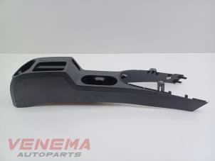 Gebruikte Middenconsoles Volkswagen Caddy IV 2.0 TDI 75 Prijs € 34,99 Margeregeling aangeboden door Venema Autoparts