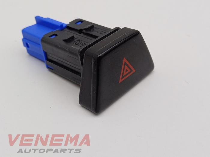 Nödbelysningsbrytare från en Volkswagen Passat Variant (CJ5) 2.0 TDI 16V 2025