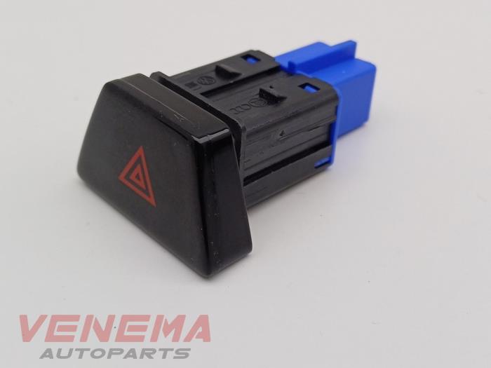 Nödbelysningsbrytare från en Volkswagen Passat Variant (CJ5) 2.0 TDI 16V 2025