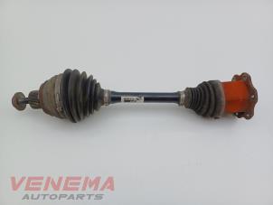 Gebruikte Aandrijfas links-voor Audi A7 Sportback (4GA/4GF) 3.0 TDI V6 24V Prijs € 49,99 Margeregeling aangeboden door Venema Autoparts