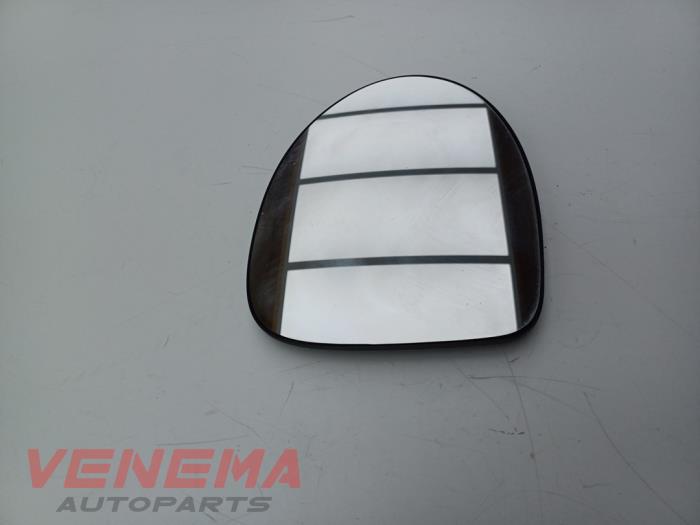 Spiegelglas rechts van een Renault Twingo 2010
