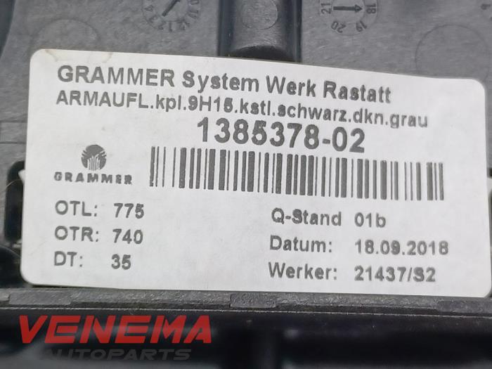 Podlokietnik z Mercedes-Benz A (177.0) 2.0 A-220 Turbo 16V 2019