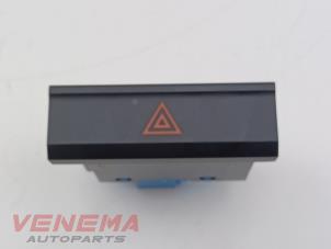 Begagnade Nödbelysningsbrytare Volkswagen T-Roc I 2.0 TSI 16V 4Motion Pris € 9,99 Marginaltabell erbjuds av Venema Autoparts