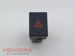 Gebruikte Alarmlicht Schakelaar Nissan Qashqai (J12) 1.3 DIG-T MHEV 16V Prijs € 19,99 Margeregeling aangeboden door Venema Autoparts
