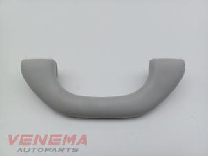 Begagnade Handtag Volkswagen Transporter T6 2.0 TDI 150 4Motion Pris € 9,99 Marginaltabell erbjuds av Venema Autoparts