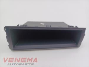 Begagnade Handskfack Volkswagen Transporter T6 2.0 TDI 150 4Motion Pris € 24,99 Marginaltabell erbjuds av Venema Autoparts