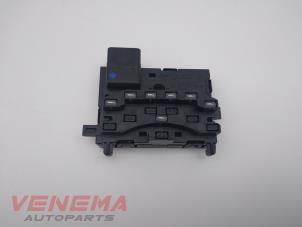 Begagnade Styrvinkelsensor Volkswagen Eos (1F7/F8) 2.0 TDI DPF Pris € 9,99 Marginaltabell erbjuds av Venema Autoparts