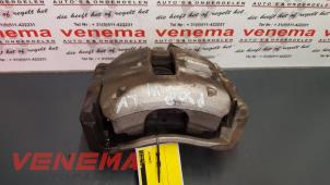 Gebruikte Remklauw (Tang) links-voor Peugeot 308 (L3/L8/LB/LH/LP) Prijs € 9,99 Margeregeling aangeboden door Venema Autoparts