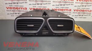 Gebruikte Luchtrooster Dashboard Volkswagen Eos (1F7/F8) 2.0 FSI 16V Prijs € 25,00 Margeregeling aangeboden door Venema Autoparts