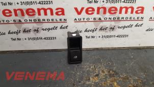 Begagnade Brytare, eldrivna fönster Opel Zafira (M75) 1.7 CDTi 16V Pris € 9,99 Marginaltabell erbjuds av Venema Autoparts