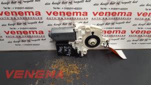 Gebruikte Raammotor Portier Volkswagen Golf V (1K1) 1.6 Prijs € 40,00 Margeregeling aangeboden door Venema Autoparts