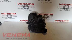 Begagnade Luftfilterhus Opel Corsa D 1.2 16V Pris € 40,00 Marginaltabell erbjuds av Venema Autoparts