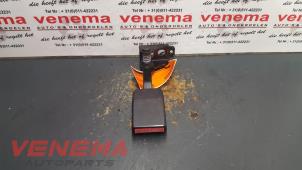 Begagnade Bakre bältesspänne, mitten Peugeot 307 CC (3B) 2.0 16V Pris € 9,99 Marginaltabell erbjuds av Venema Autoparts