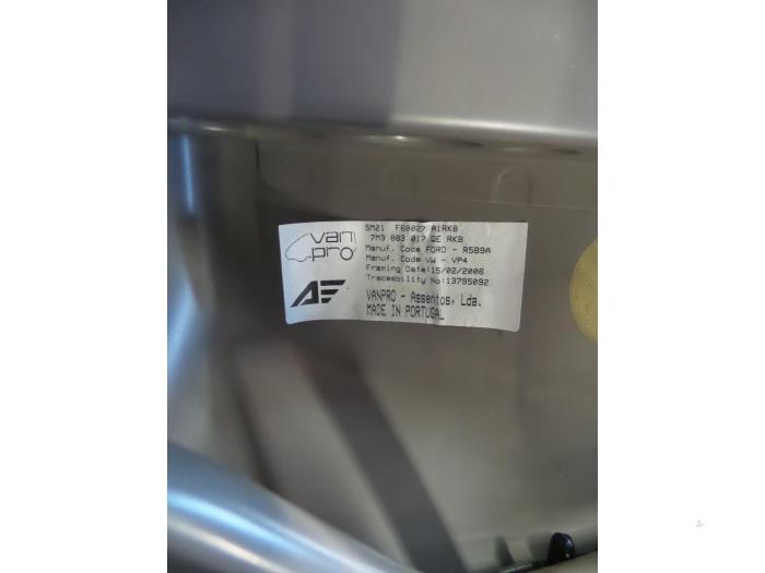 Stoel achter van een Volkswagen Sharan (7M8/M9/M6) 2.0 TDI 2006