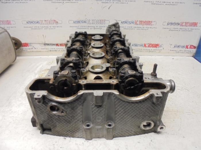Cilinderkop van een Opel Vectra 2004